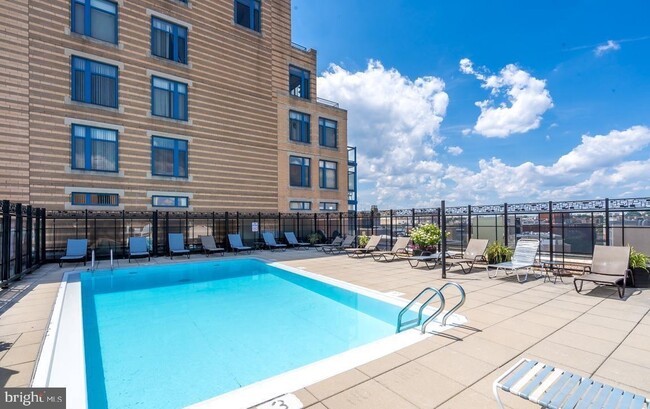 Rooftop pool - 1440 N St NW