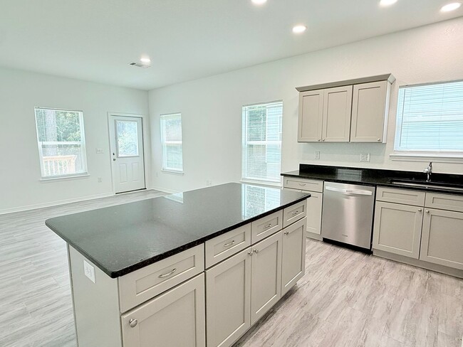 Building Photo - 6329 Long St