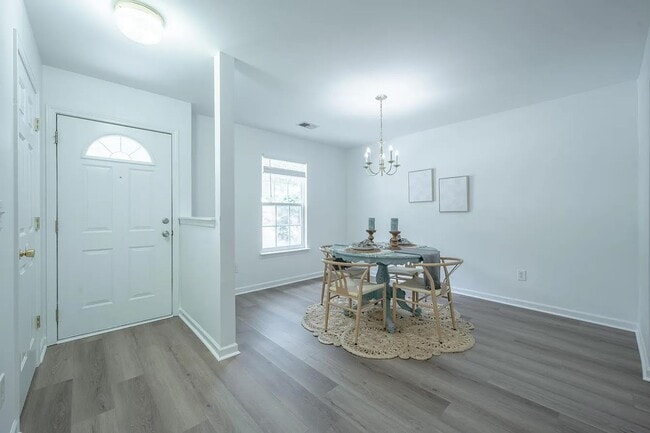 Building Photo - Available now. Great 2 BR/2 BA PARTIALLY FURNISHED Home in Meridian Place!