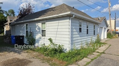Building Photo - 1312-1/2 3rd Ave N