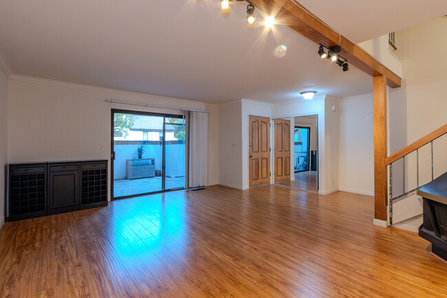 Building Photo - 21535 Erwin St