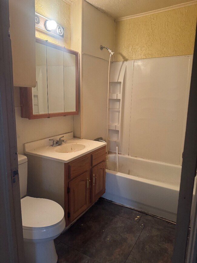 Foto del edificio - 227 E Poplar Ave