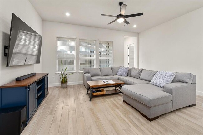 Building Photo - 4513 Sea Salt Dr