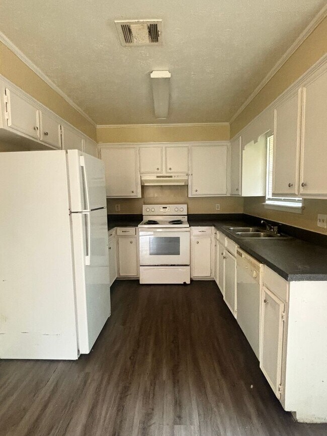 Building Photo - 2452 Oak Grove Ln