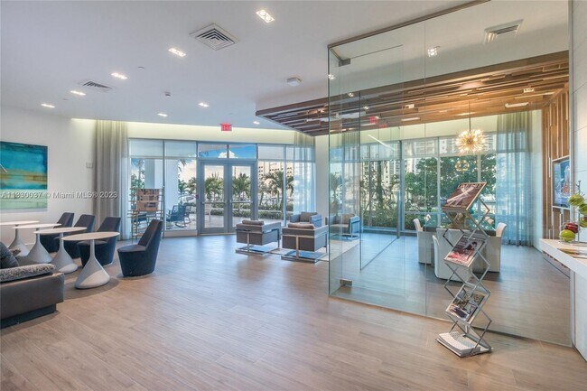 Foto del edificio - 17111 Biscayne Blvd