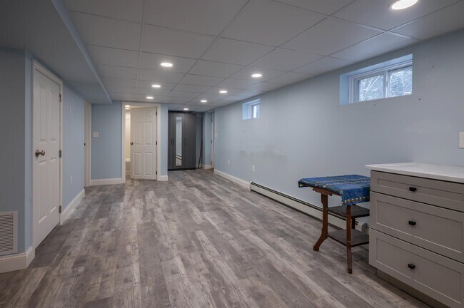 Foto del edificio - 133 Raymond Rd