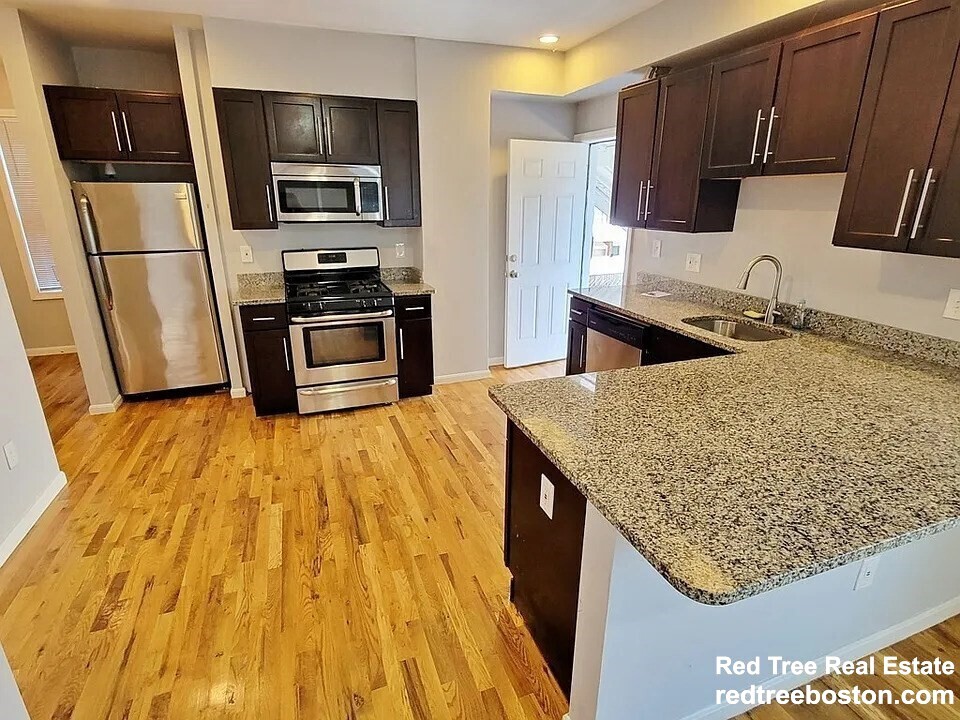 Photo - 39 Pinckney St. Unit 3