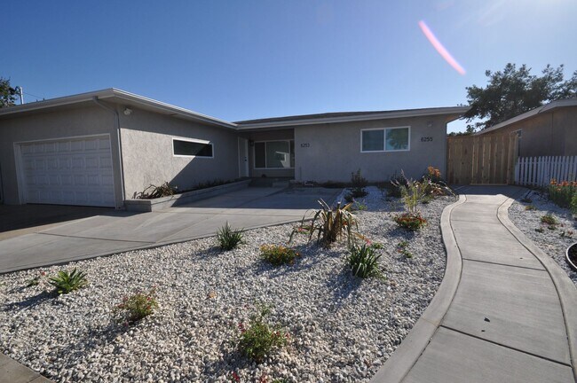 Foto del edificio - 6BD/2.5BA, Amazing Yard!