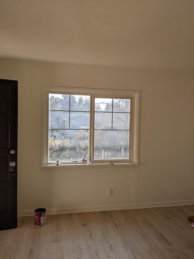 Building Photo - AGW03