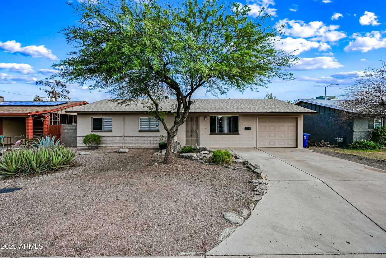Foto principal - 913 E 7th Dr