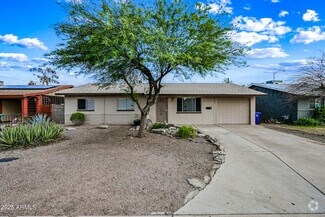 Building Photo - 913 E 7th Dr
