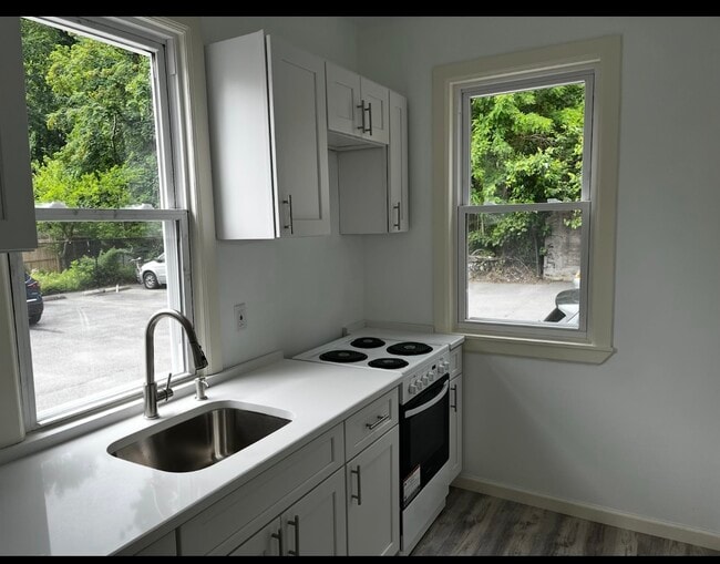 Foto del edificio - 535 Van Cortlandt Park Ave