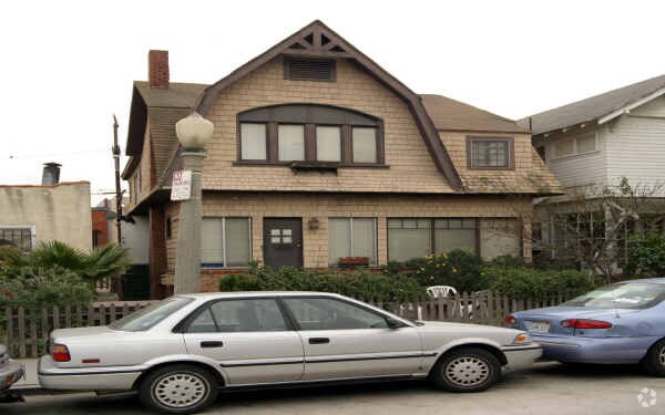 Primary Photo - 20-22 Horizon Ave