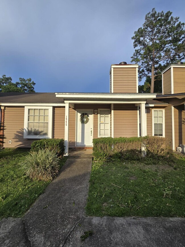 Building Photo - 1945 Baywind Ct