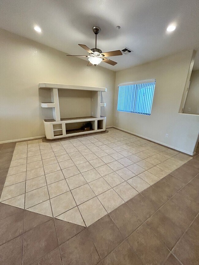 Building Photo - 3382 Iroquois Dr