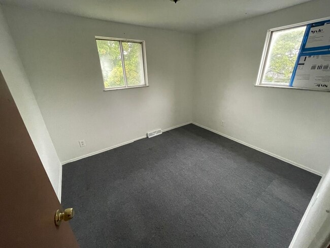 Building Photo - 6907 Parkbelt Dr