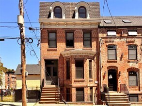 Building Photo - 121 Lander St