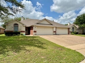 Building Photo - 400B Chapel Trail Cir