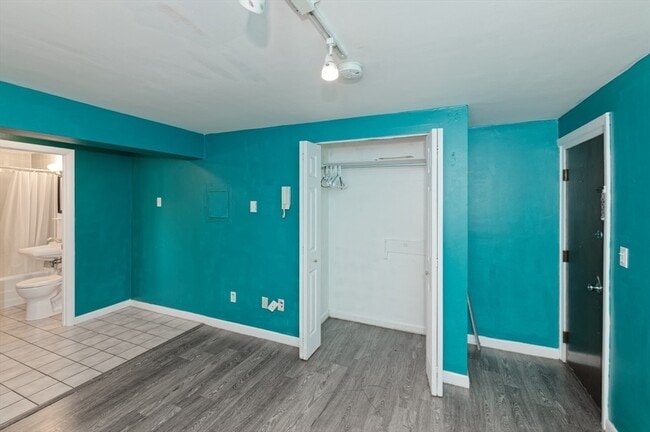 Building Photo - 133 Winthrop St