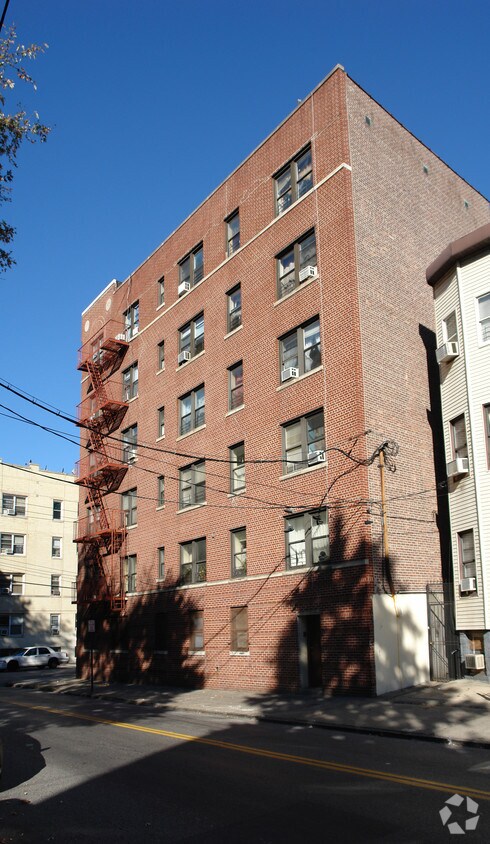 Foto del edificio - 150 Livingston Ave