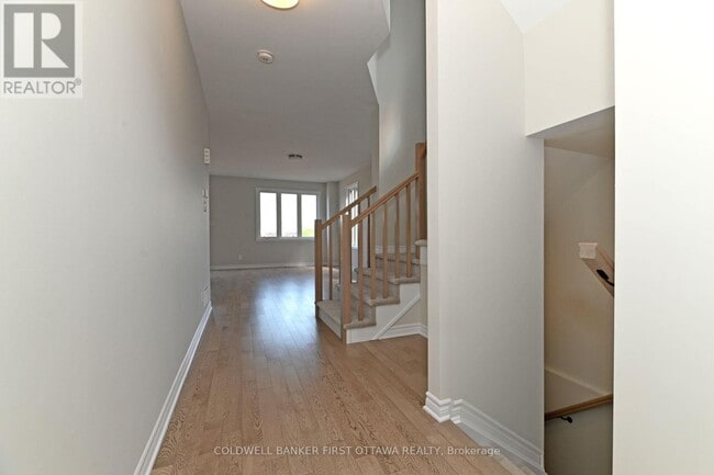Building Photo - 43 Chemin de Jargeau Rd