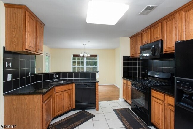 Foto del edificio - 106 Wallace Ct
