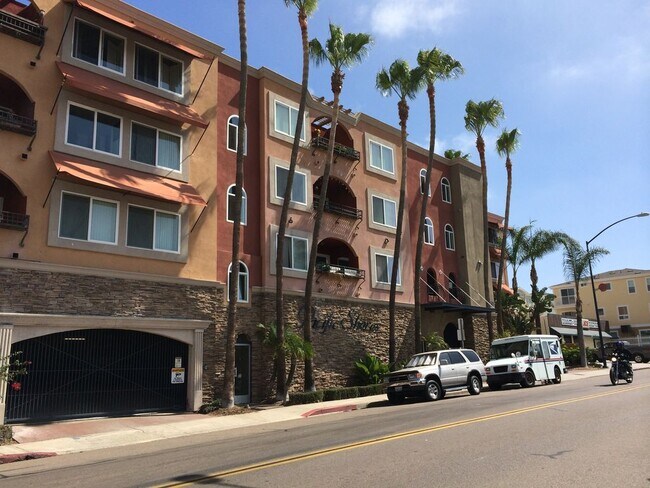 Building Photo - 860 Turquoise St