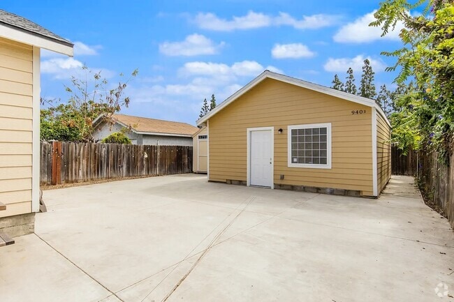 Building Photo - 940 Cypress Ave