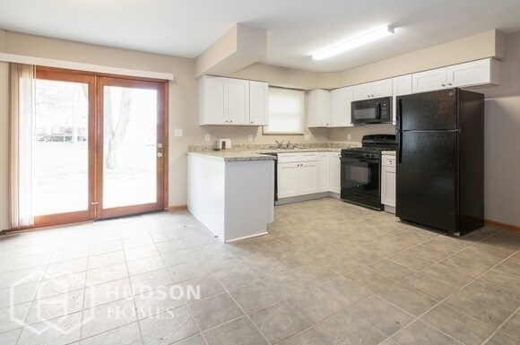 Building Photo - AVAILABLE NOW! - 1177 SUNNYSLOPE DR, CROWN...