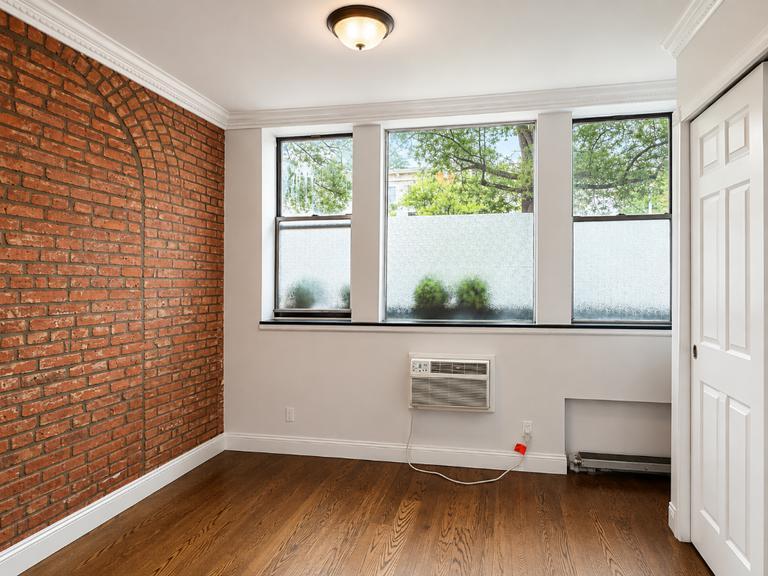 Foto del edificio - 566 Hudson St