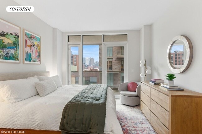 Building Photo - 505 W 43rd St