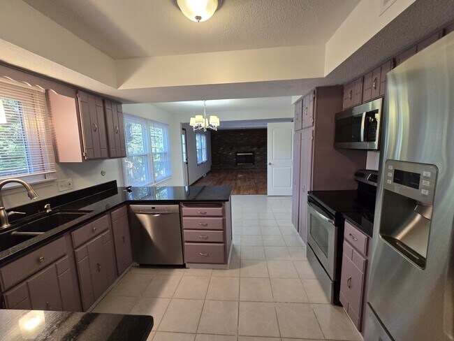 Foto del edificio - 1276 N Howell Dr