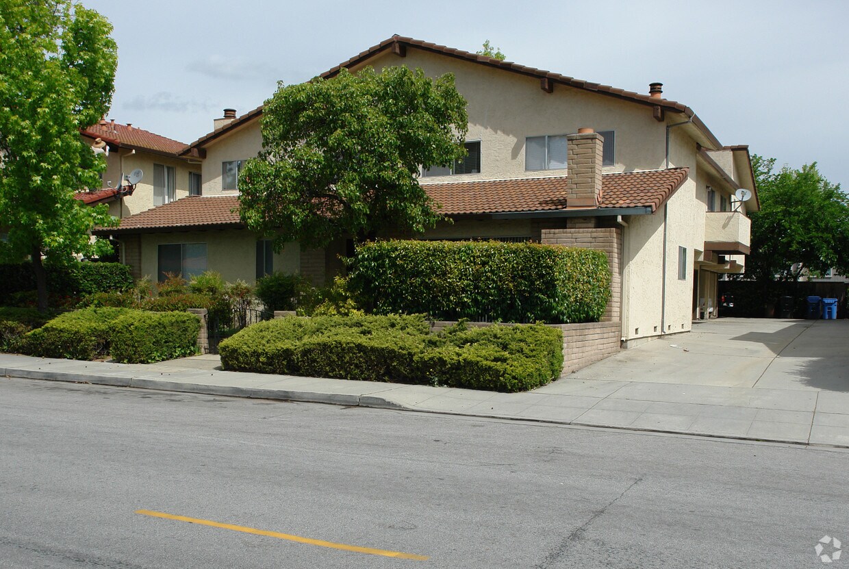 Primary Photo - 495 La Conner Dr