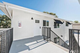 Building Photo - 555 N Olive St