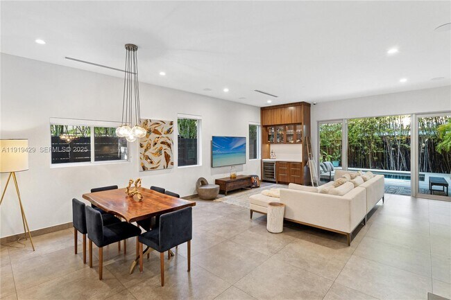 Foto del edificio - 3075 Blaine St