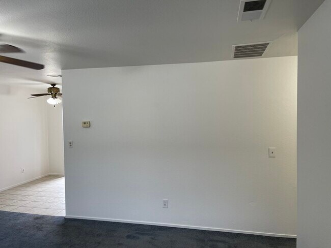 Building Photo - Stockton 2 Bedroom 1 Bath Duplex