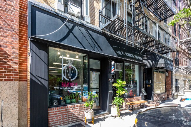 Foto del edificio - 210 E 21st St