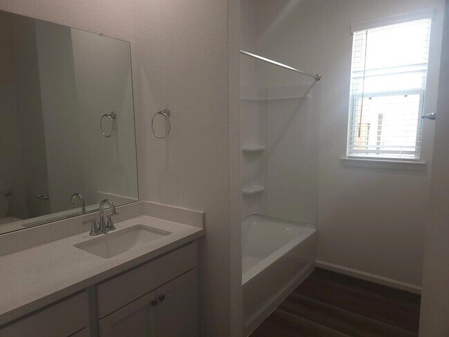 Foto del edificio - 923 Tillman Ln