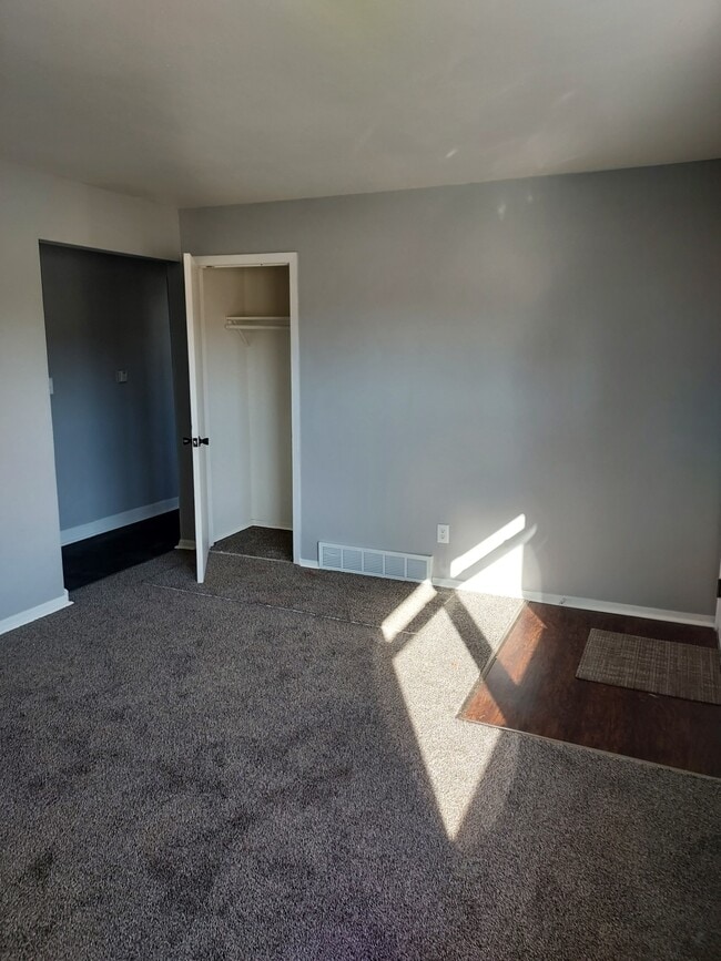 Building Photo - 614 Overland Trl