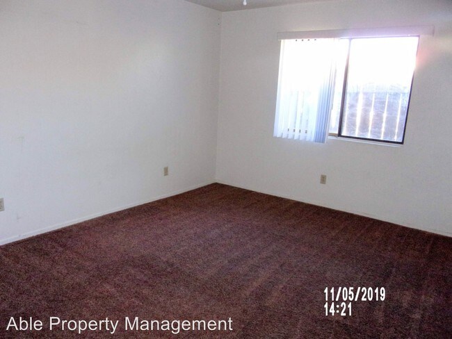 Building Photo - 2900 Fulop St