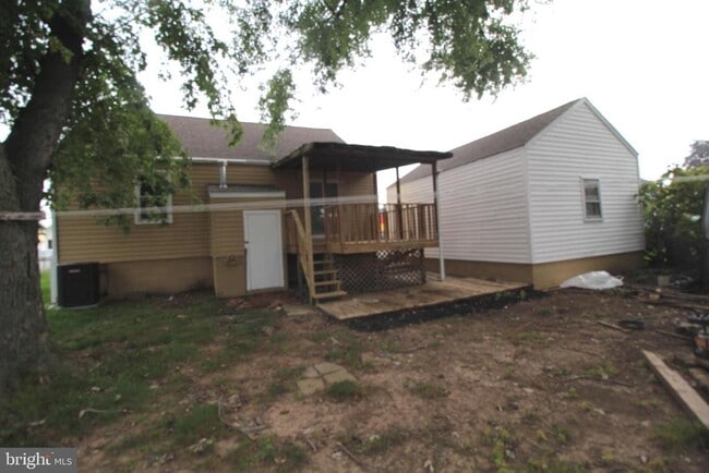 Building Photo - 548 S Marlyn Ave