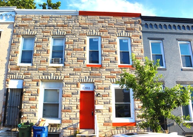 Building Photo - 2011 Hollins St