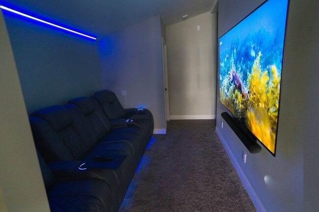 Foto del edificio - FULLY FURNISHED LAKE HOME