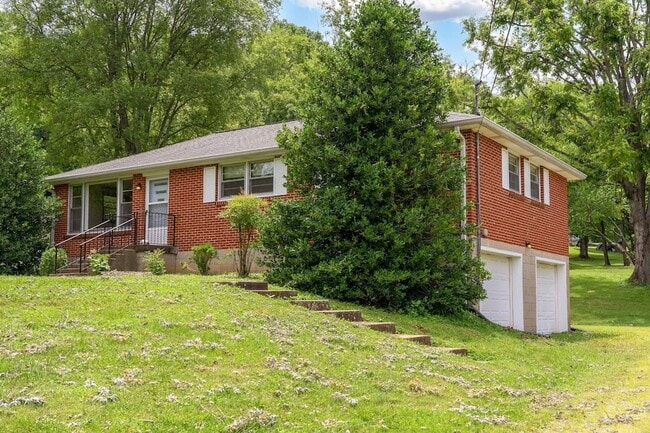Building Photo - 411 Westchester Dr