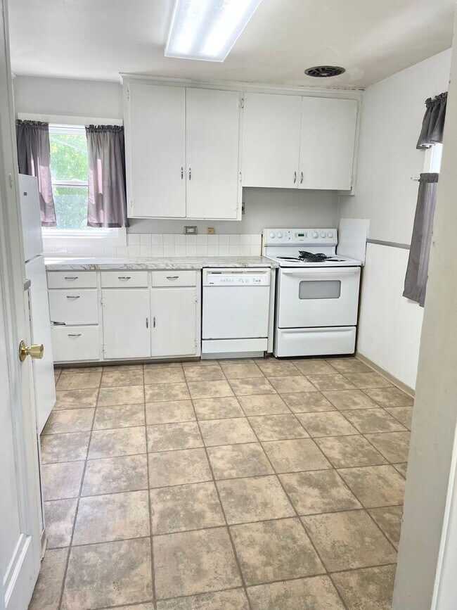 Foto del edificio - South Moorhead -4 bedroom 2 Bathroom -
