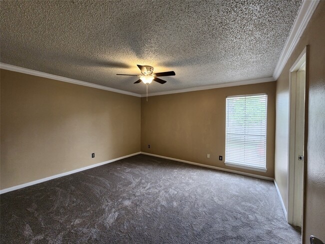 Building Photo - 17331 Red Oak Dr