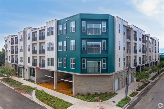 Foto principal - 596 W 9th St