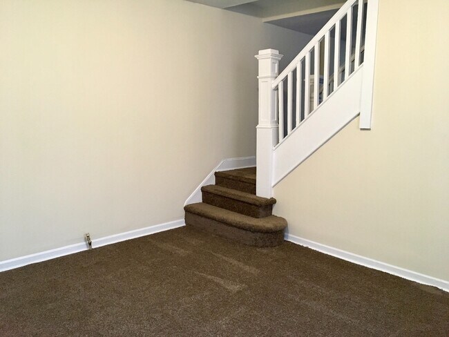 Foto del edificio - Must-see 2 Bed/1 Bath EOG Townhome in Broo...