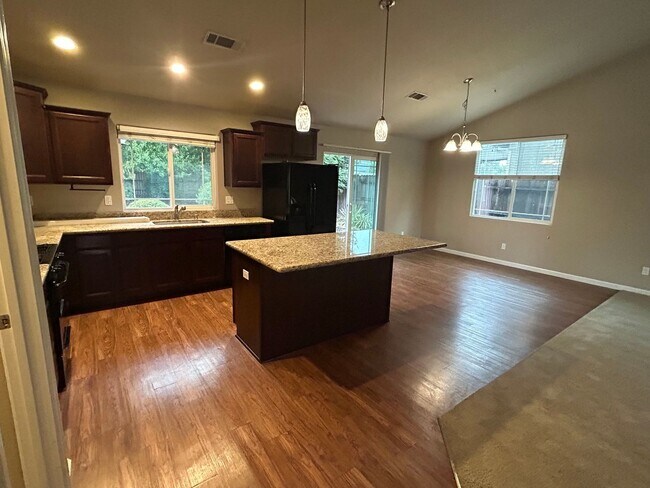 Foto del edificio - 7172 Landcaster Ct