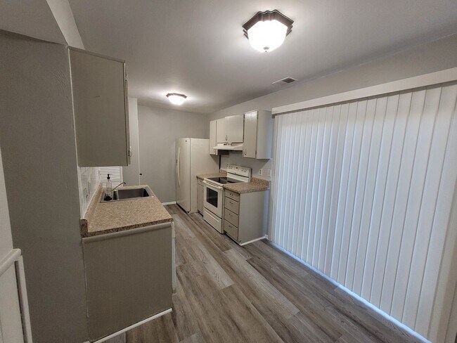 Foto del edificio - Townhouse in the Heart of Virginia Beach!